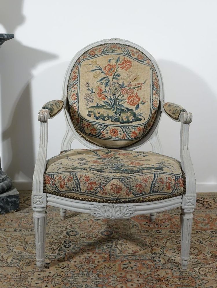 Large armchair for the queen attributed to Othon