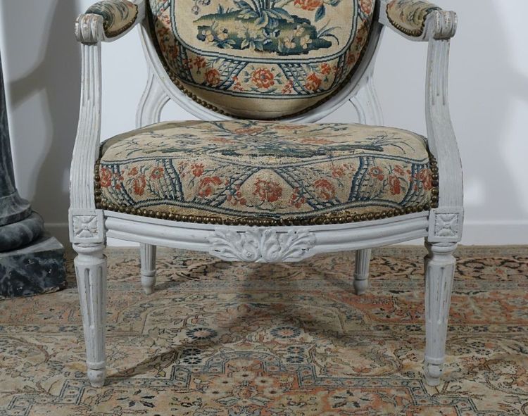 Large armchair for the queen attributed to Othon