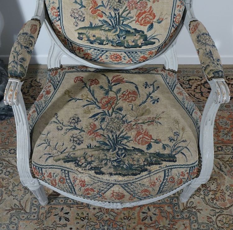 Large armchair for the queen attributed to Othon