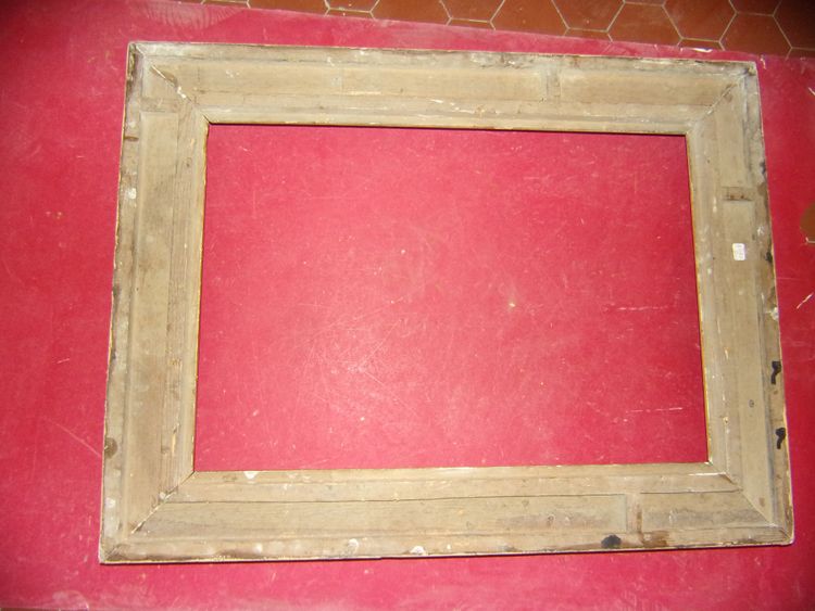 Cornice del XIX secolo in legno dorato.