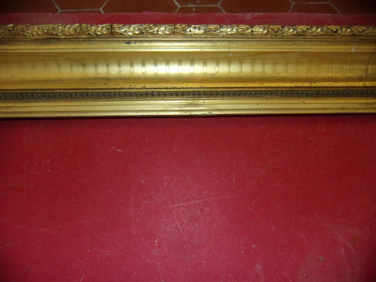 Cornice del XIX secolo in legno dorato.