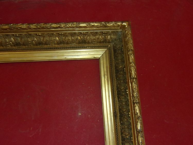 Cornice del XIX secolo in legno dorato.