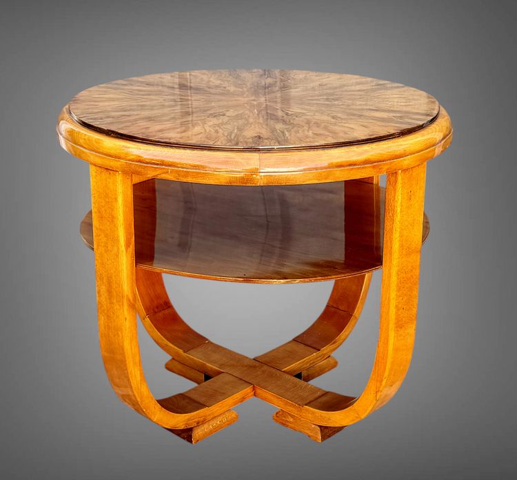 Runder Beistelltisch im Art-Deco-Stil aus gebranntem Nussbaumholz, ruhend auf 4 geschwungenen Beinen