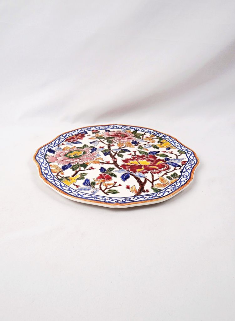 Polylobed earthenware pie dish from Gien, polychrome decoration, peony pattern, 2000s