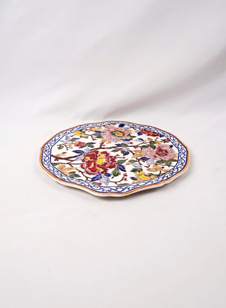 Polylobed earthenware pie dish from Gien, polychrome decoration, peony pattern, 2000s