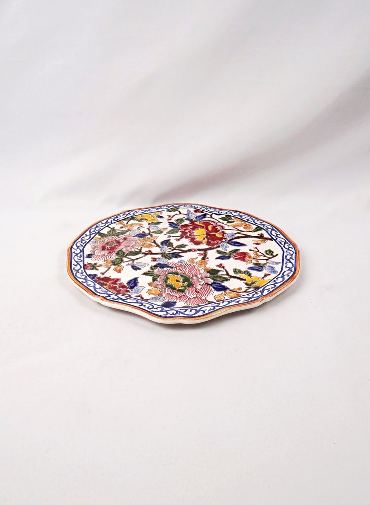 Polylobed earthenware pie dish from Gien, polychrome decoration, peony pattern, 2000s