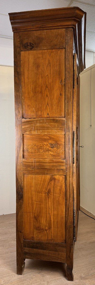 LXV CABINET (18TH CENTURY) IN SOLID WALNUT