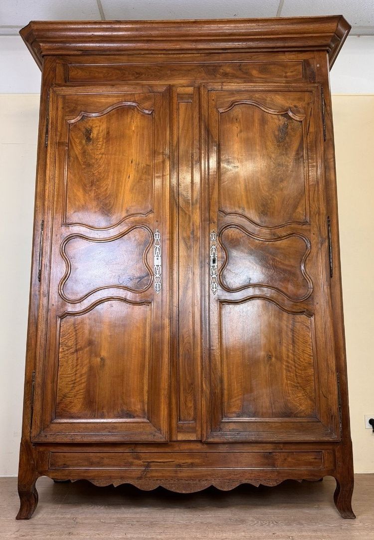 LXV CABINET (18TH CENTURY) IN SOLID WALNUT