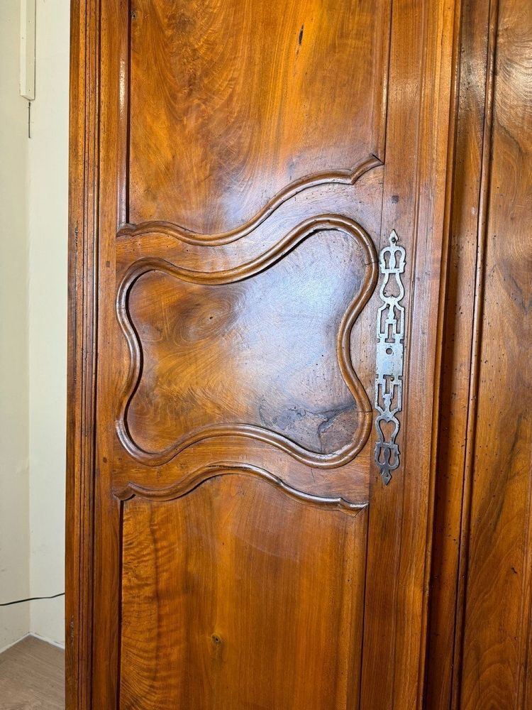 LXV CABINET (18TH CENTURY) IN SOLID WALNUT
