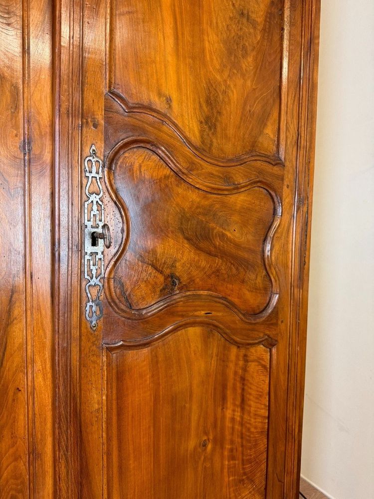 LXV CABINET (18TH CENTURY) IN SOLID WALNUT