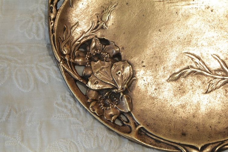 Gilt bronze trinket tray with dragonflies, signed Théophile Hingre (1832-1911)