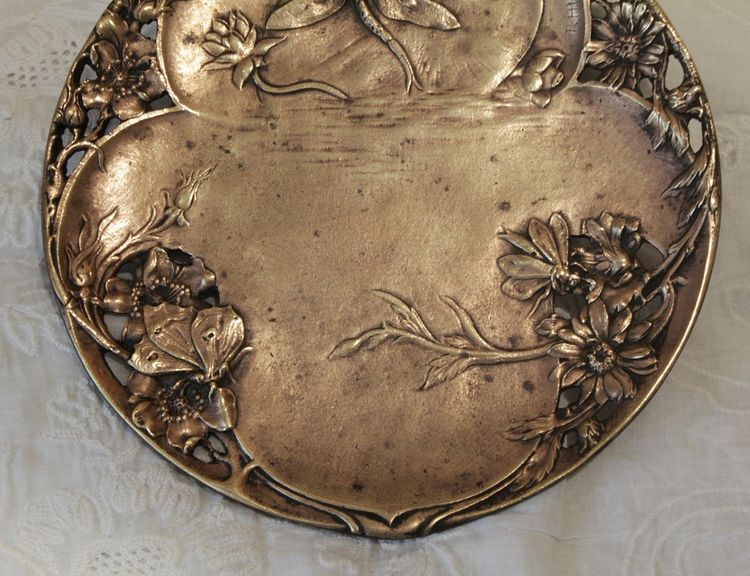 Gilt bronze trinket tray with dragonflies, signed Théophile Hingre (1832-1911)