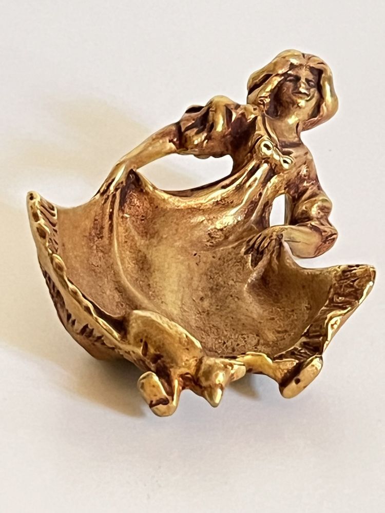 Die Dame mit der Katze: Schmuckschale oder Aschenbecher aus Bronze, Stil des 19. Jahrhunderts