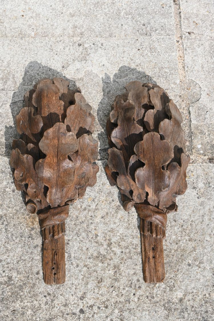 Elégants éléments en bois sculpté d époque Louis XIV du XVII