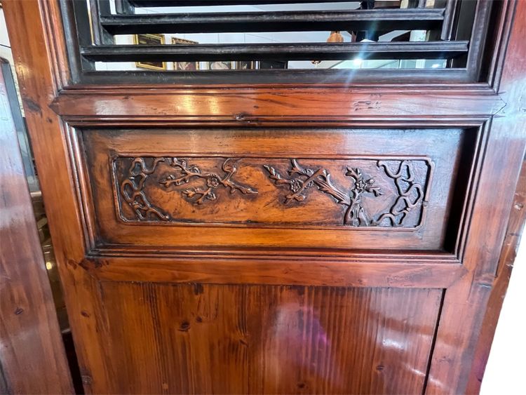 GRAND PARAVENT CHINOIS EN BOIS SCULPTÉ ET CLAUSTRA – CHINE, FIN XIXE – DÉBUT XXE SIÈCLE