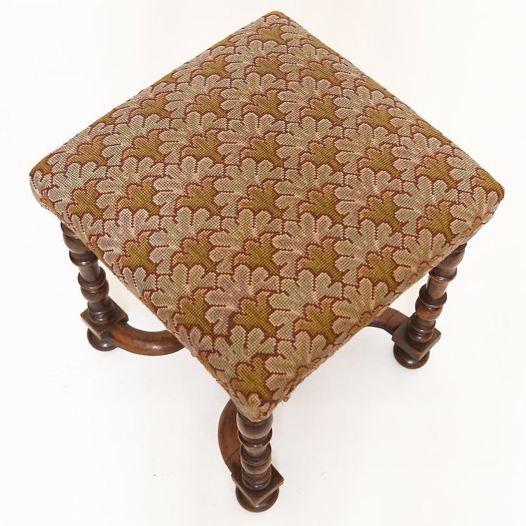 Sgabello in noce in stile Luigi XIV