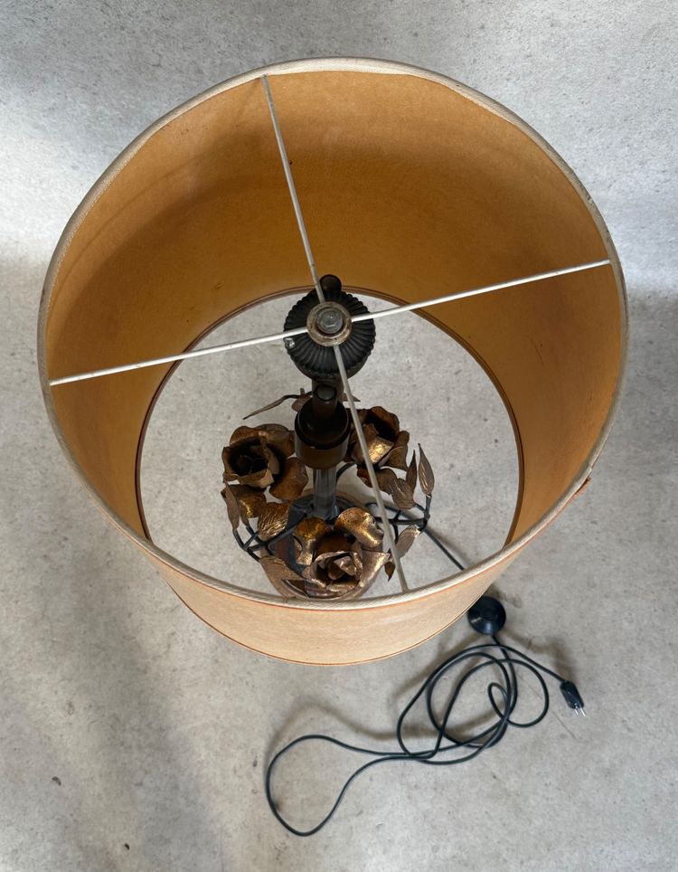 Metal lamp with lampshade