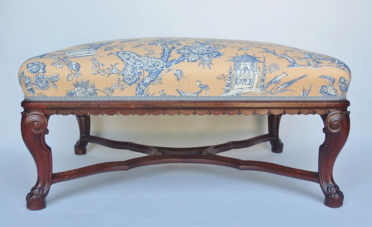 Panchina in stile Regency.