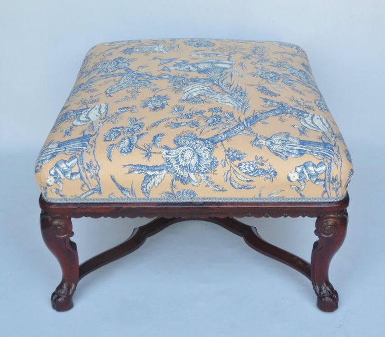 Panchina in stile Regency.