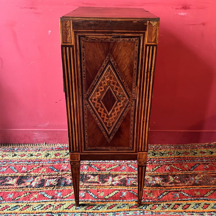 Petite commode richement marquetée, Italie XVIIIème siècle