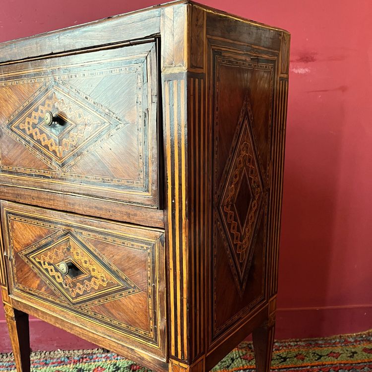 Petite commode richement marquetée, Italie XVIIIème siècle