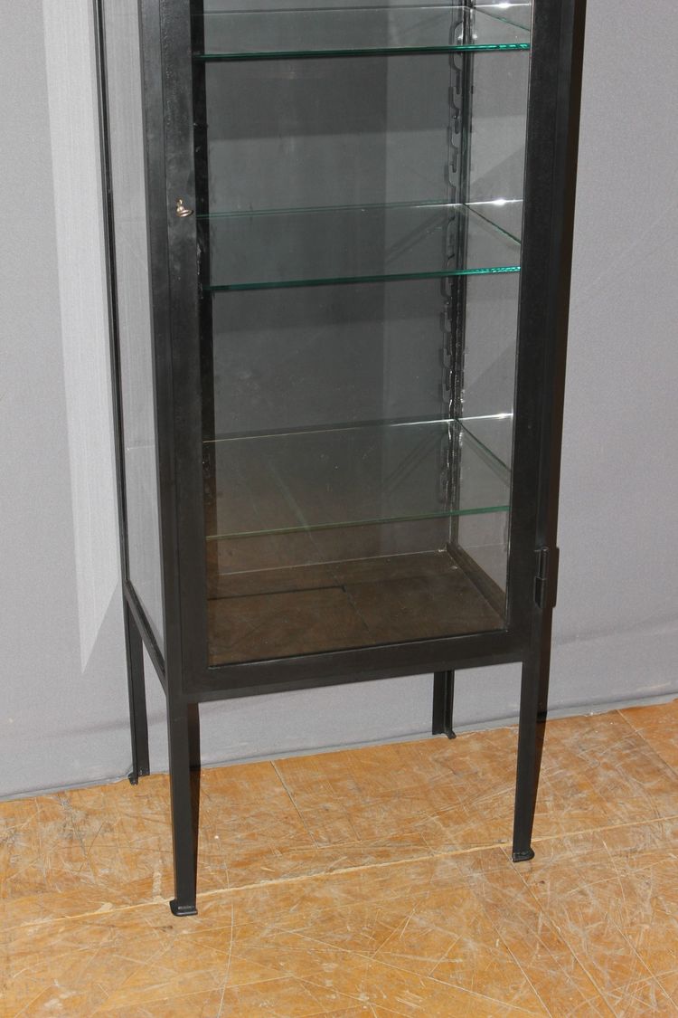 Vitrine aus schwarz lackiertem Eisen, um 1950