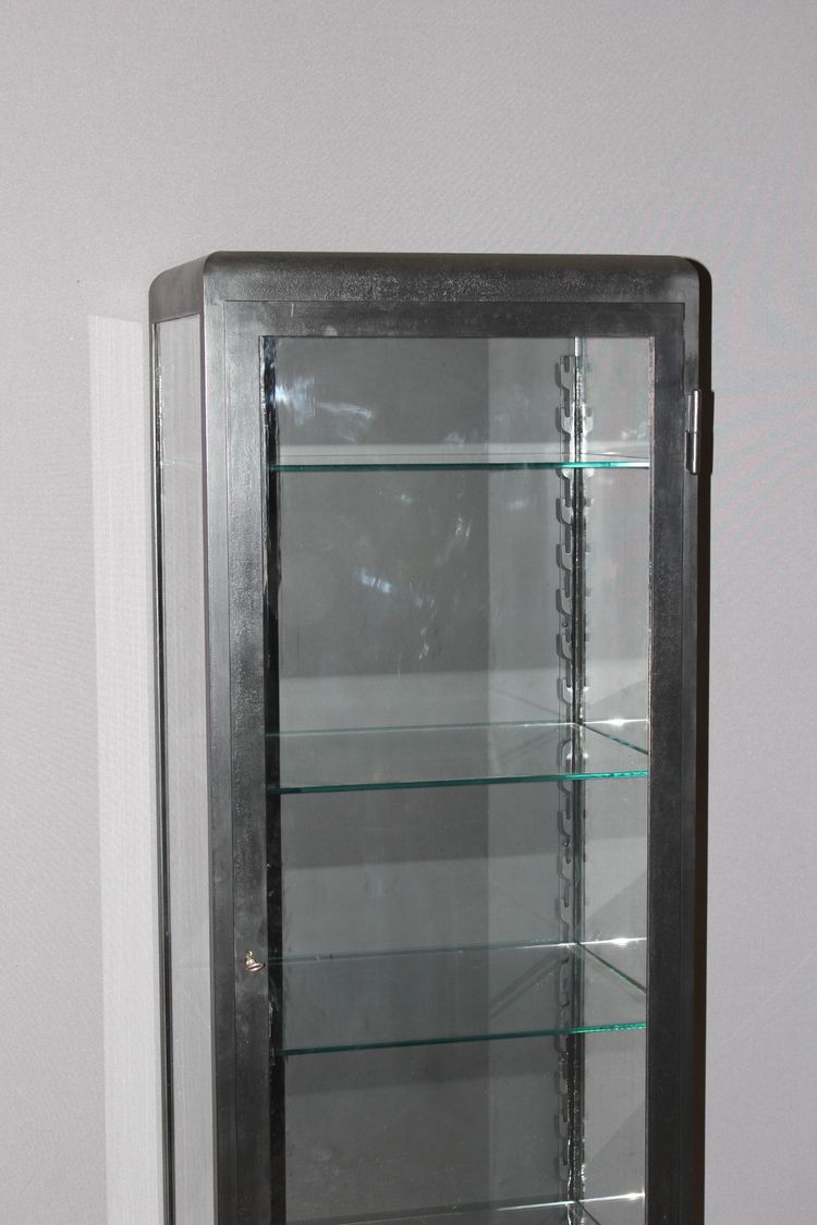 Vitrine aus schwarz lackiertem Eisen, um 1950