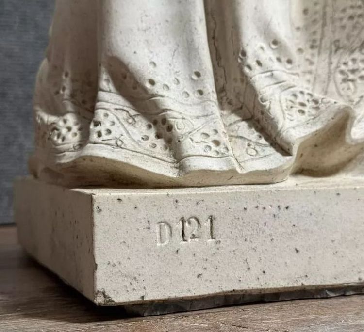 GROßE RELIGIÖSE STATUE AUS TERRACOTTA