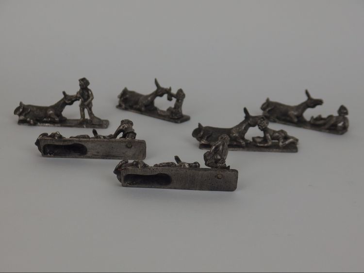 Suite de six portes couteaux Ane de Buridan