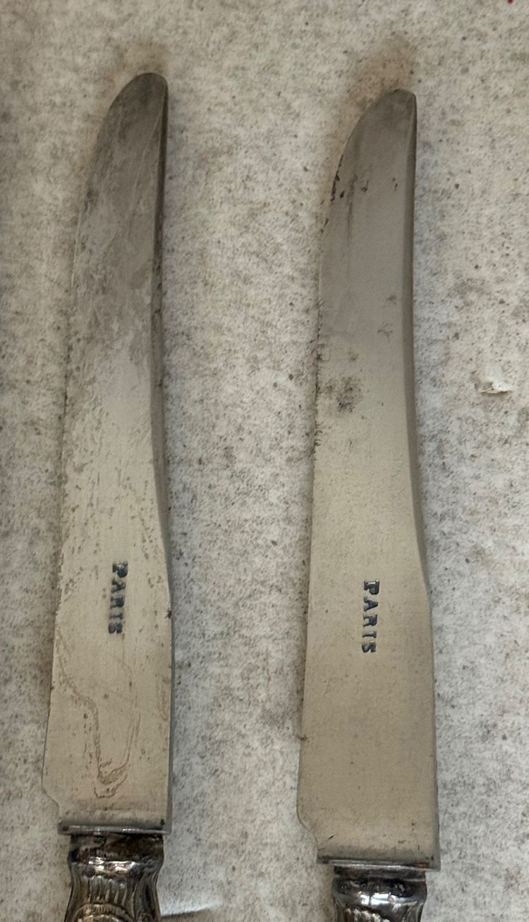 11 knives with silver-colored handles