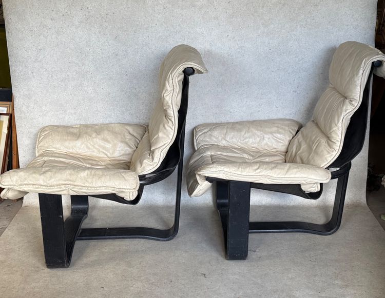 Pair of lounge chairs