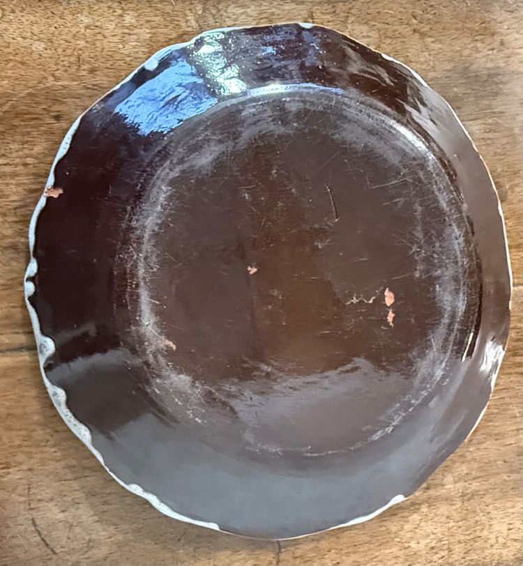 Black plate in good condition
