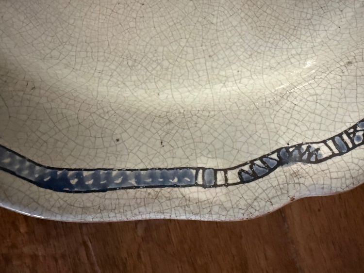 Black plate in good condition