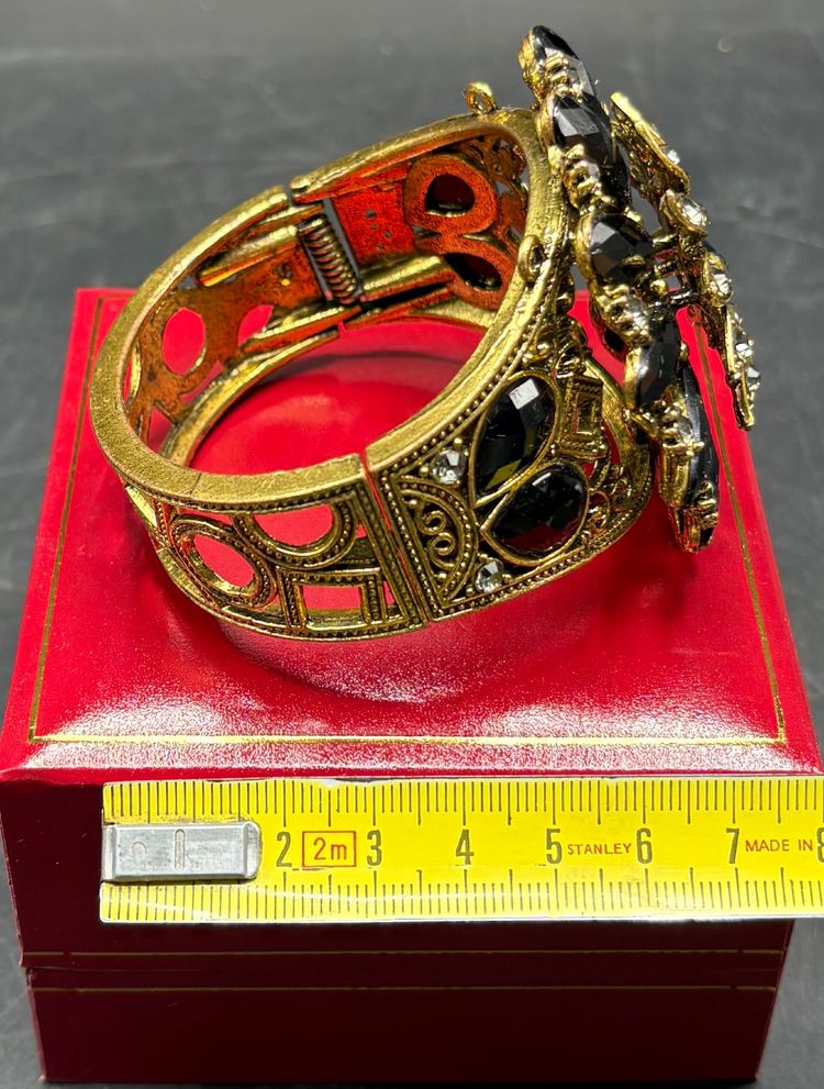 CLASP BRACELET 