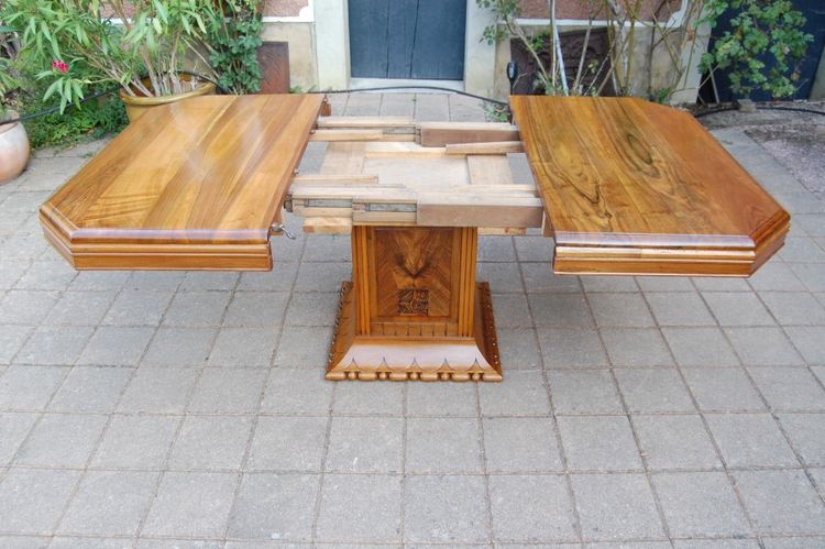 Art-Déco-Tisch aus Nussbaumholz mit Ausziehplatten, für 14 Gedecke
