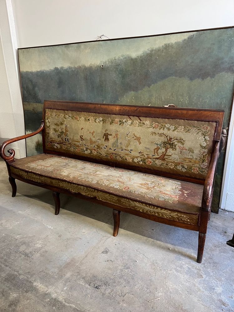 Grande banquette de château à crosses .