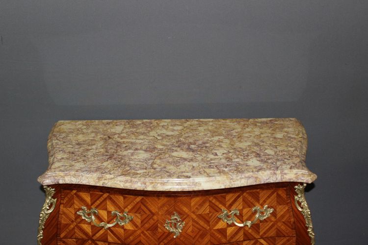 Kommode im Louis-XV-Stil mit Intarsien 