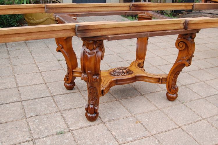 Napoleon III style walnut table from the 19th century, 20 place settings in walnut