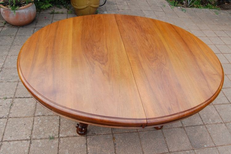 Napoleon III style walnut table from the 19th century, 20 place settings in walnut