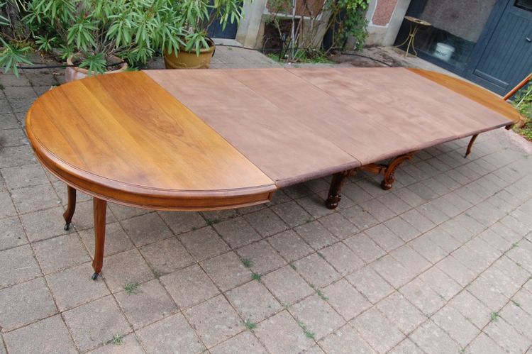Napoleon III style walnut table from the 19th century, 20 place settings in walnut