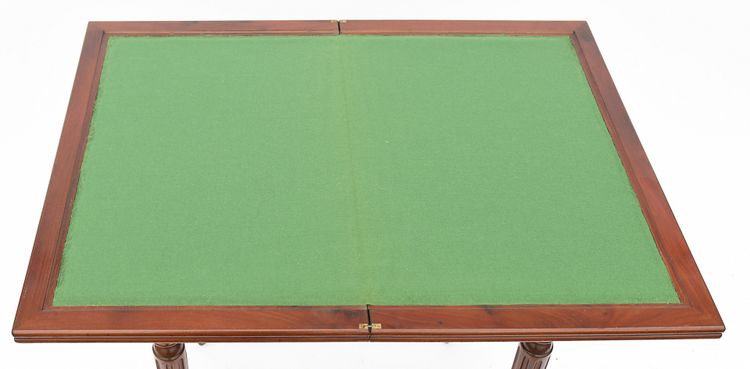 Spieltisch aus Mahagonifurnier