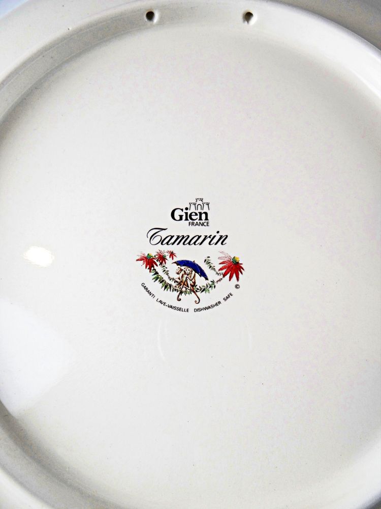 Circular earthenware pie dish from Gien, tamarind pattern, polychrome decoration