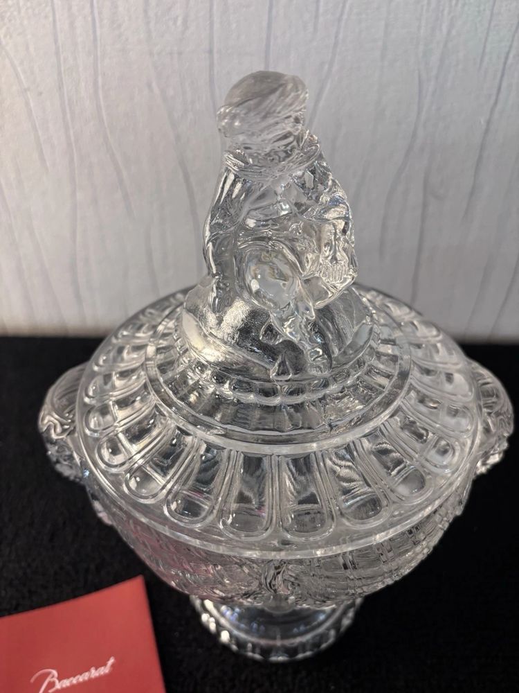 Candy dish covered with a Baccarat crystal mahout