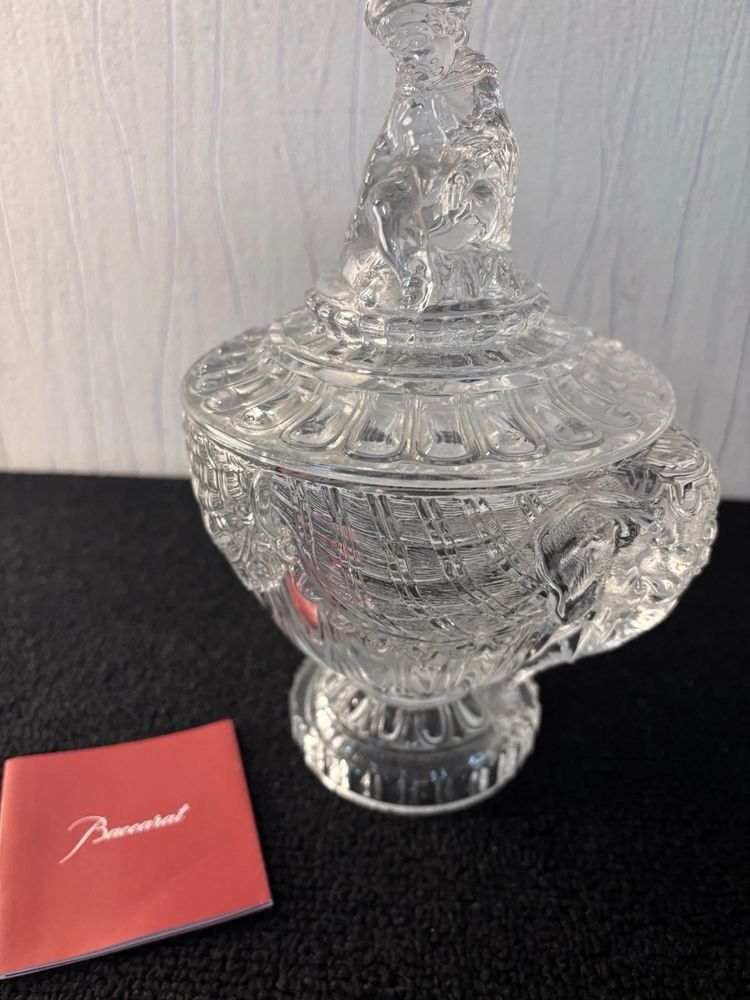 Candy dish covered with a Baccarat crystal mahout