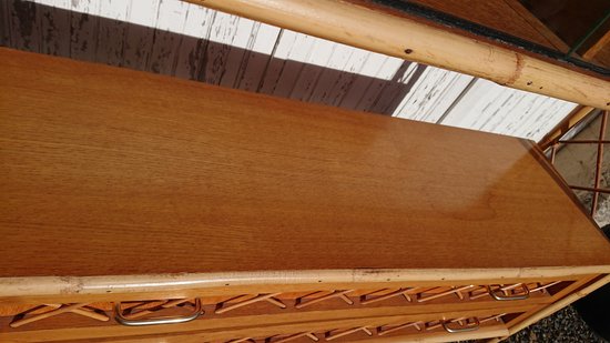 Vitrinenregal aus Rattangeflecht