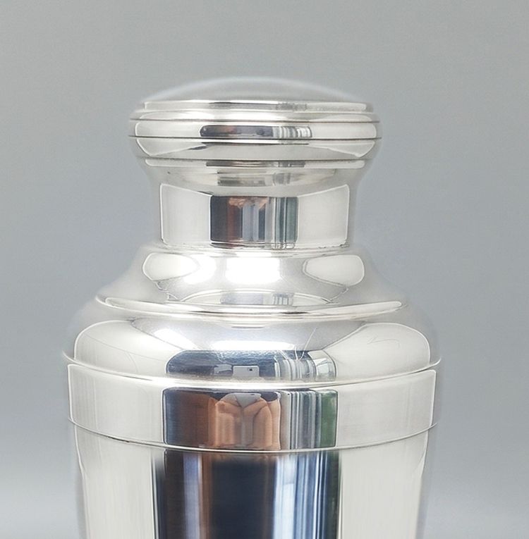 Atemberaubender, versilberter Cocktailshaker im Art-déco-Stil aus den 1930er-Jahren. Hergestellt in Frankreich.