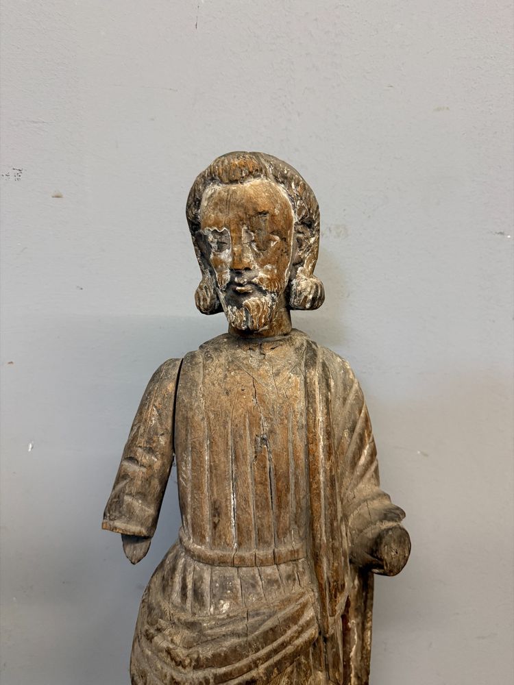 Sculpture ancienne en bois représentant saint Joseph, XVIIe siècle, 71 x 32 x 14 cm. Bon état, traces d'usure normales.