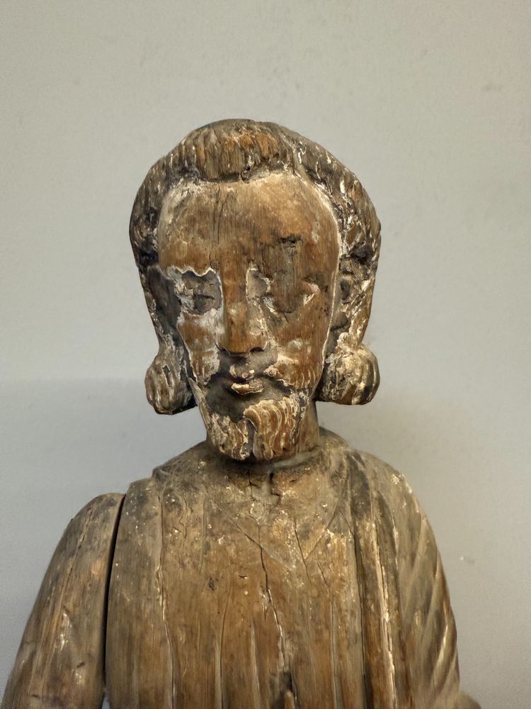 Sculpture ancienne en bois représentant saint Joseph, XVIIe siècle, 71 x 32 x 14 cm. Bon état, traces d'usure normales.
