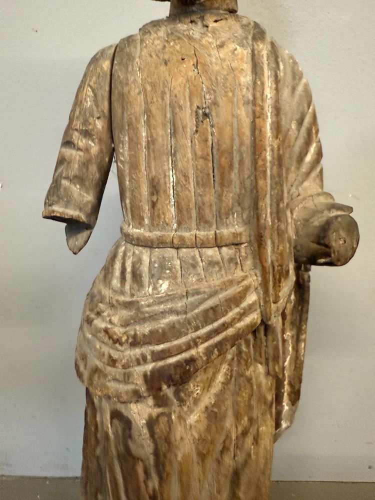 Sculpture ancienne en bois représentant saint Joseph, XVIIe siècle, 71 x 32 x 14 cm. Bon état, traces d'usure normales.