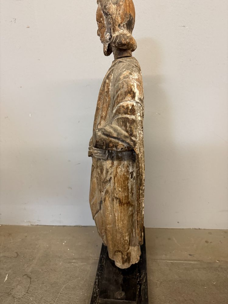 Sculpture ancienne en bois représentant saint Joseph, XVIIe siècle, 71 x 32 x 14 cm. Bon état, traces d'usure normales.